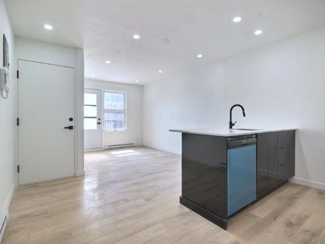 RENOVÉ 1 CHAMBRE A COUCHER AVEC JARDIN ET WALK IN
