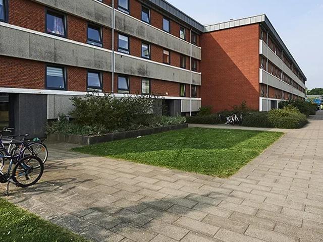 Renoveret lejebolig nær skole, indkøb og grønne områder