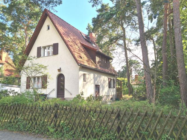 Schule & Sportplatz fussläufig ideal für Familien 4 Zi. großer Garten