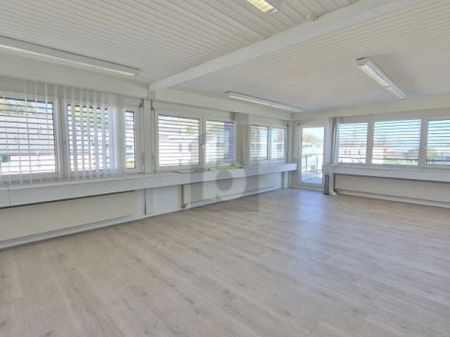 RENOVIERT INDIVIDUELL MIT TERRASSE