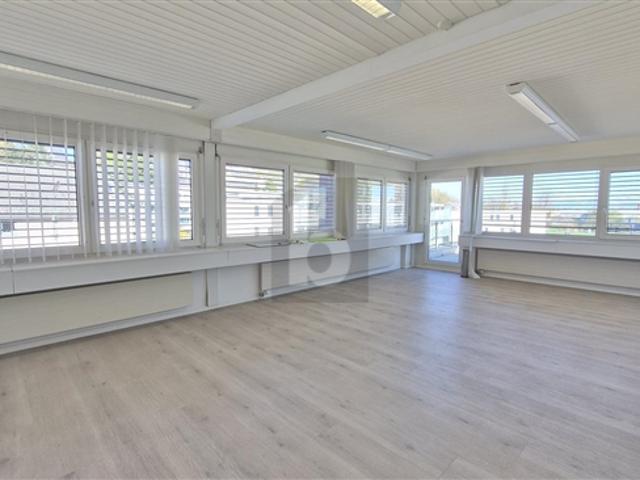RENOVIERT INDIVIDUELL MIT TERRASSE