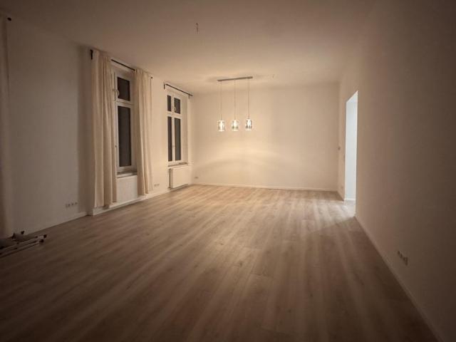 Renoviert, Waldnähe, Altbau, hohe Decken, Balkon, optimal für Familien mit EBK