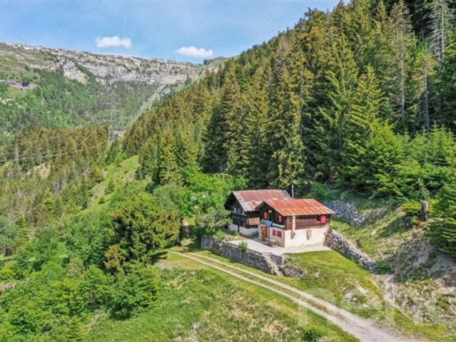 Renovierte Mayen entlang einer leicht zugänglichen privaten Straße Savièse/Sanetsch