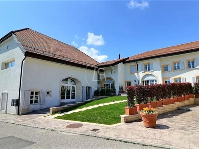 Renovierte Doppelhauswohnung mit Seeblick in der Nähe von Rolle