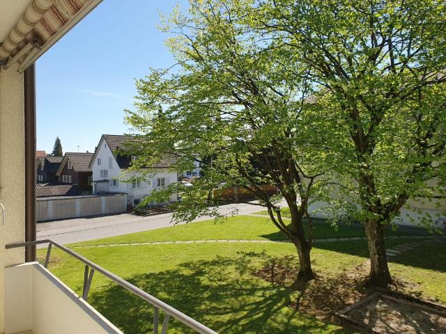 Renovierte, helle Wohnung mit gut besonntem Balkon
