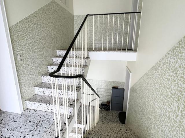 Renovierte 2,5 Zimmer Dachgeschosswohnung zentral auf der Odenthaler Straße in Bergisch Gladbach!