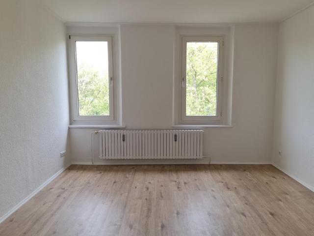 Renovierte 2 Zimmer Wohnung im Dachgeschoss zu vermieten!
