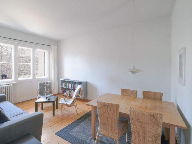 Renovierte 2 Zimmer Wohnung mit Loggia am Volkspark Wilmersdorf