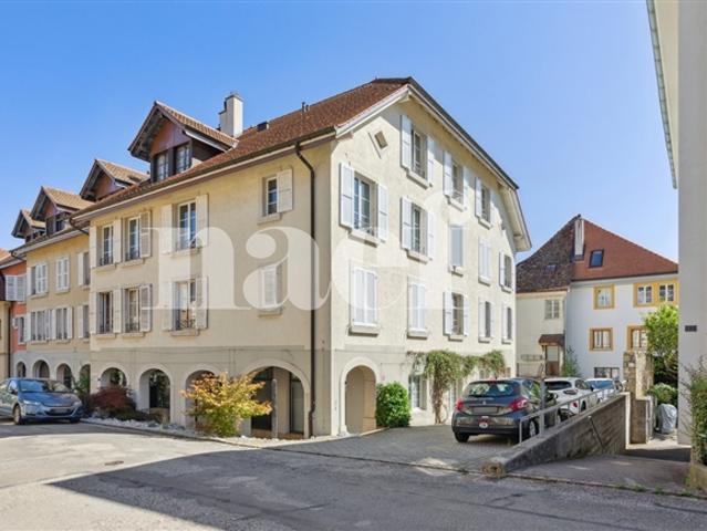 Renovierte 3,5 Zimmer Wohnung im Herzen des Dorfes Cormondrèche
