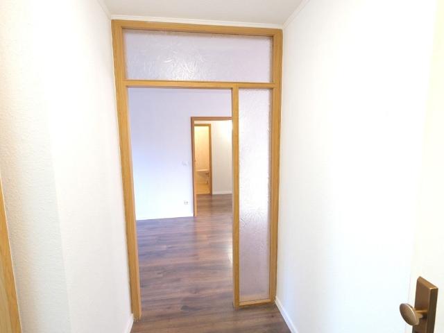 Renovierte 3,5 Zimmer Wohnung mit Balkon und TG Stellplatz