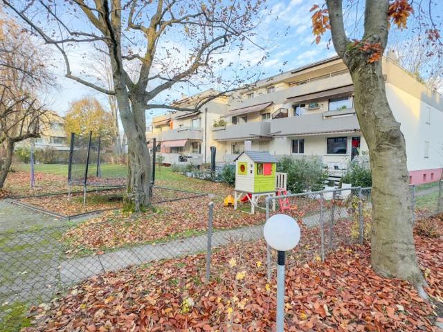 Renovierte 3.5 Zimmer WHG mitten in Reinach