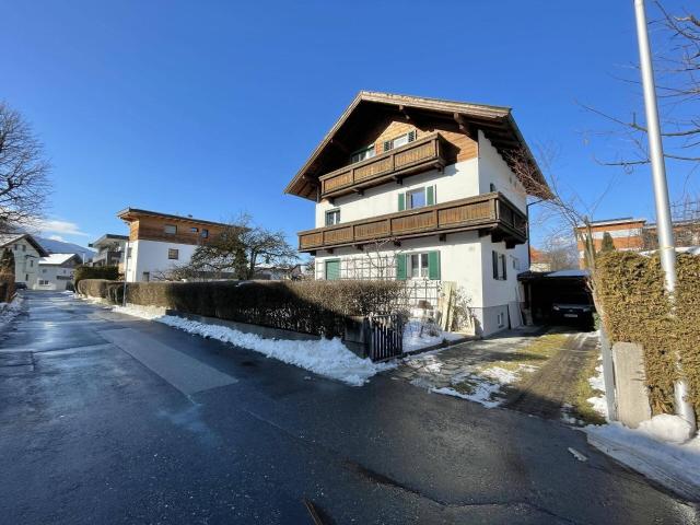 Renovierte 3 Zimmer Dachgeschosswohnung mit Außenstellplatz
