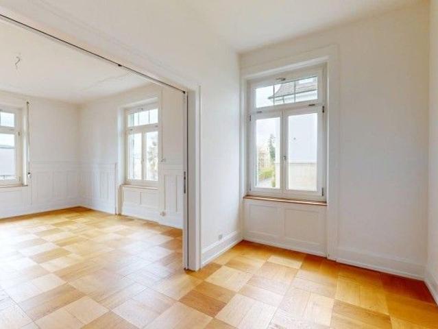 Renovierte 3 Zimmerwohnung mit stilvollem Jugendstil Charme