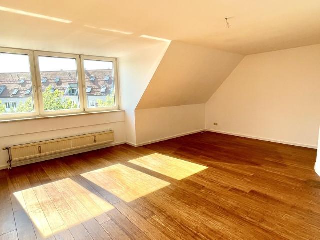 Renovierte 3 ZKB Maisonette Wohnung mit Tiefgarage+Außenstellplatz