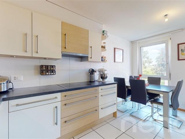 Renovierte 4.5 Zimmer Wohnung mit Seeblick