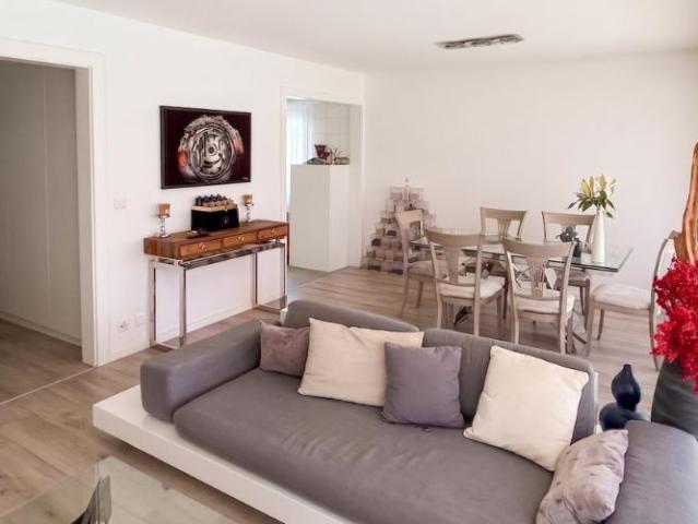 Renovierte 4.5 Zimmer Wohnung mit Terrasse, in Seenähe in Préverenges