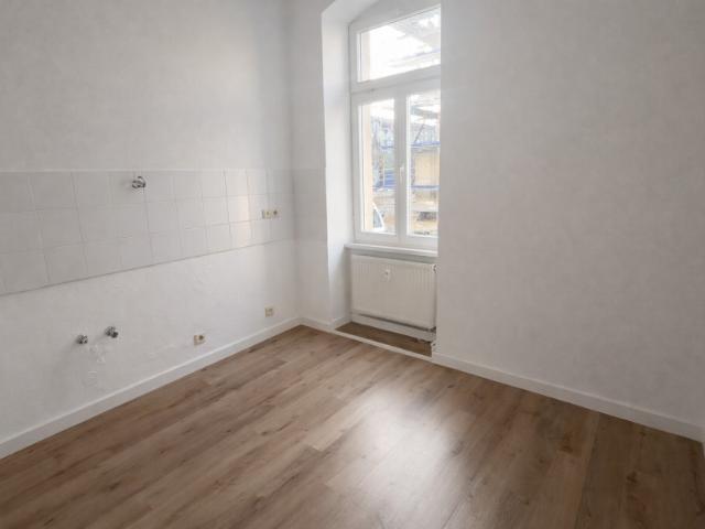 Renovierte 4 Zimmer Wohnung im Erdgeschoss – ideal für WG oder Familie