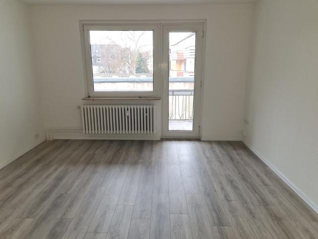 Renovierte 4 Zimmer Wohnung mit Balkon zu vermieten! 1 Nettokaltmiete frei 2. Monat