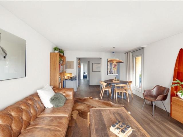 Renovierte 4 Zimmer Wohnung mit zwei Balkonen