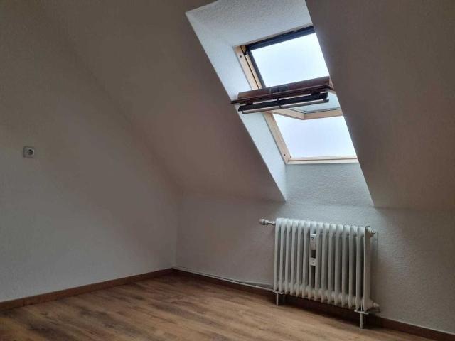 geräumige 5 Zimmer Wohnung mit Balkon auf zwei Etagen