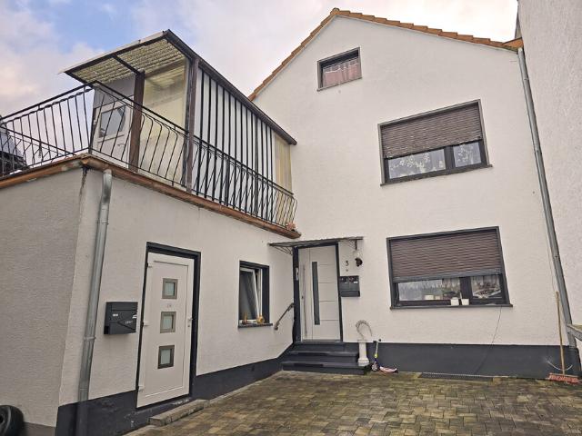 Renoviertes und modernisiertes Zweifamilienhaus in zentraler Lage von Heimbach Weis