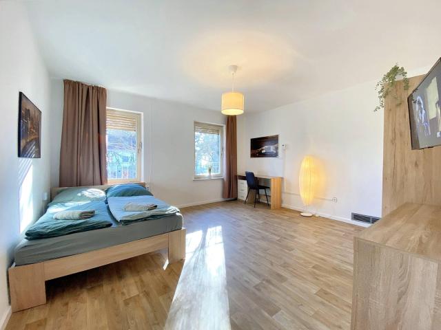 Renoviertes WG ZIMMER 19 qm in Wohngemeinschaft ab sofort! TV, WaMa, Highspeed Internet inkl