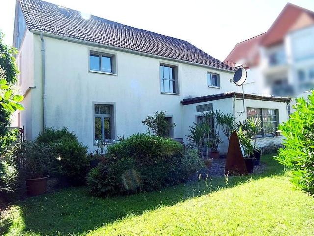 Renoviertes Zweifamilienhaus mit 2 Wohneinheiten, oder Wohnen & Gewerbe in Zentrumslage