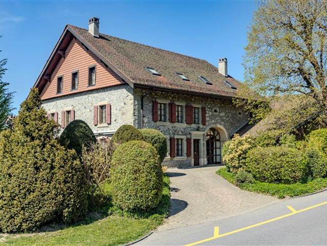 Renoviertes altes Vaud Bauernhaus mit Potenzial