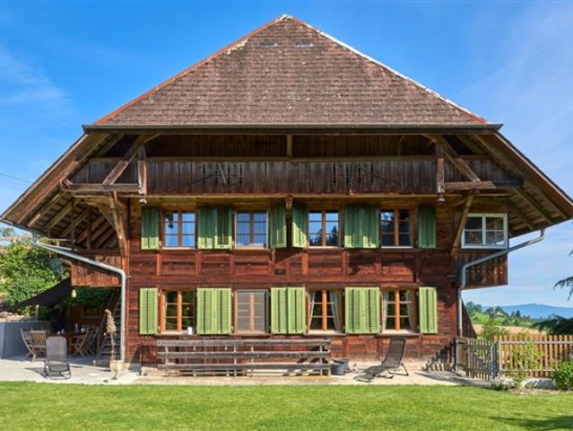 Renoviertes Bauernhaus mit 3599 m2 Grundstückfläche