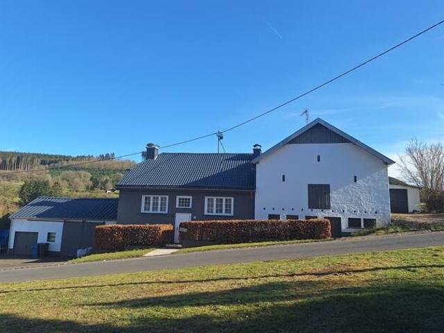 Renoviertes Bauernhaus mit Weidefläche in einem malerischen Dorf in der Nähe von Prüm