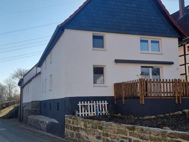 Renoviertes Bauernhaus mit großer Scheune in Bad PyrmontNeersen