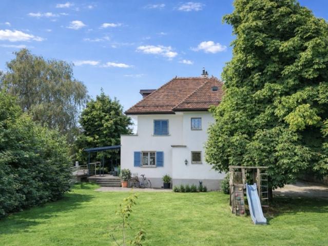 Renoviertes bürgerliches Haus in ländlicher Umgebung