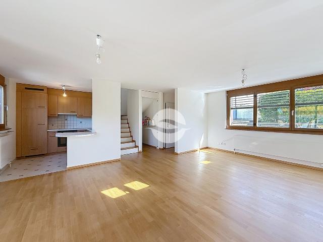 Renoviertes Duplex mit 5 Zimmern, 3 Schlafzimmern!