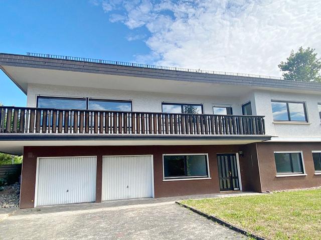 RENOVIERTES EINFAMILIENHAUS MIT EINLIEGERWOHNUNG IN IDYLLISCHER LAGE