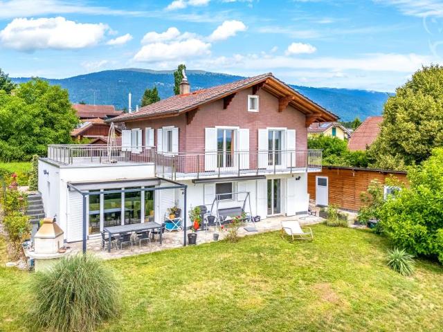 Renoviertes Einfamilienhaus mit herrlichem Blick auf die Alpen. Ein wahrer Kokon der Ruhe, 5 Minuten von Orbe entfernt