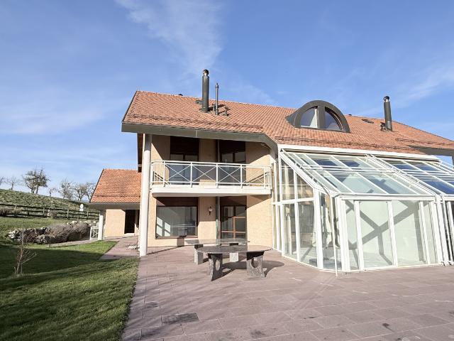 RENOVIERTES FAMILIENHAUS MIT 210 M² ZUR MIETE