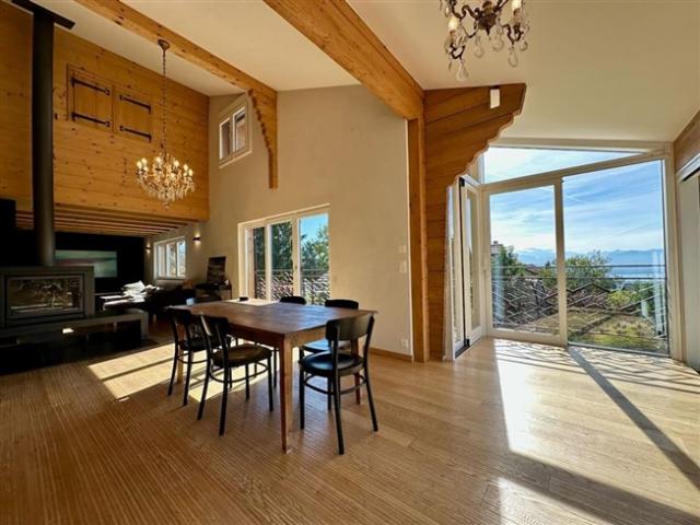 Renoviertes freistehendes Haus mit Blick auf den See – 5 Schlafzimmer, wunderschöne Volumina