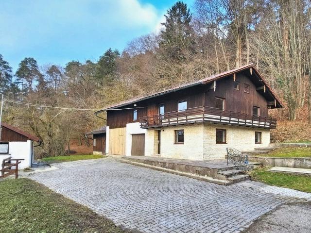 renovierungsbedu?rftiges Bauernhaus alleinstehend direkt am Waldrand großes Grundstu?ck
