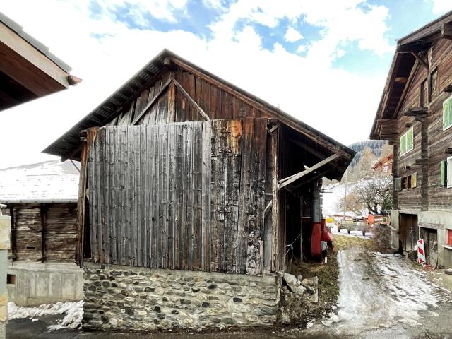 Renovierungsbedürftige Scheune im Herzen des alten Dorfes