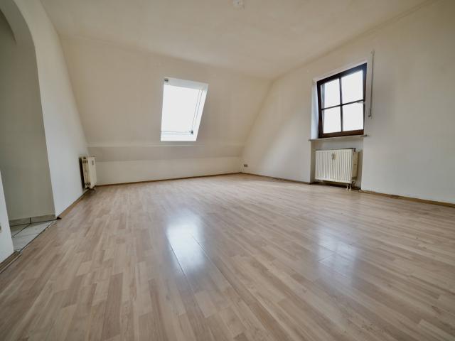 Renovierungsbedürftige 2 Zimmer DG Wohnung im Zentrum von Au i.d. Hallertau