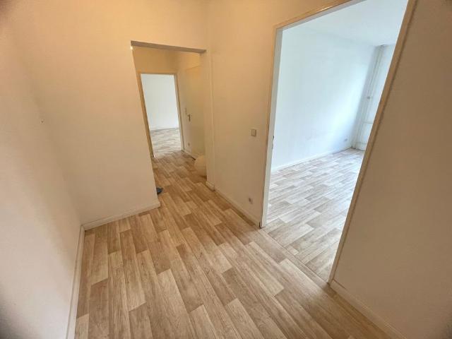 Renovierungsbedürftige 2 Zimmer Wohnung mit Balkon!