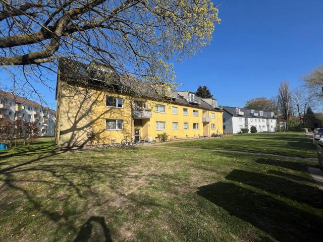 Renovierungsbedürftige 3 Zimmer Wohnung in Pinneberg Quellental!