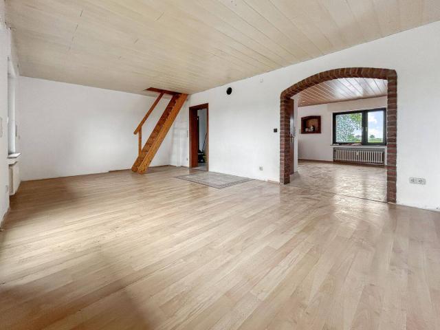 Renovierungsbedürftige 4 Zimmer Maisonettewohnung im ersten Obergeschoss in Kerken Eyll/Nieukerk