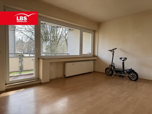 Renovierungsbedürftige 4 Zimmer Wohnung mit Balkon & Garage in Aachen Forst