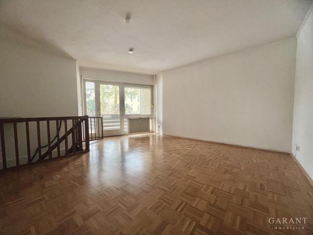 Renovierungsbedürftige 5 Zimmer Wohnung mit viel Potenzial
