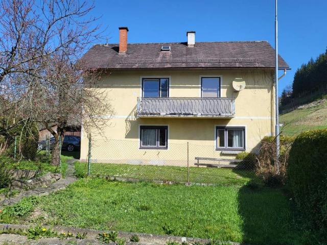 Renovierungsbedürftiges Einfamilienhaus mit Charme in sonniger Lage in Afling