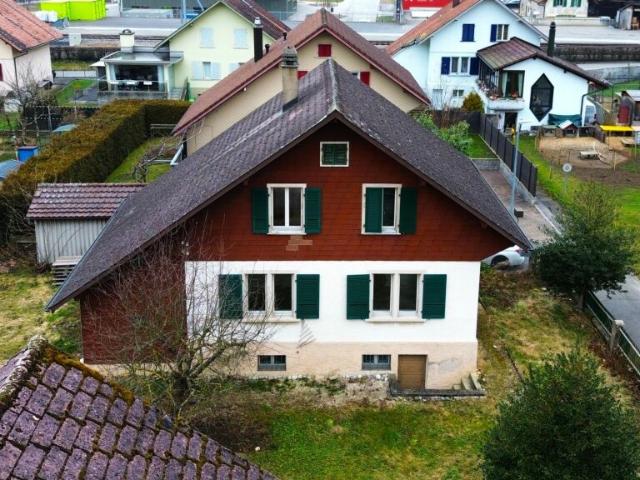 Renovierungsbedürftiges Einfamilienhaus mit grossem Garten