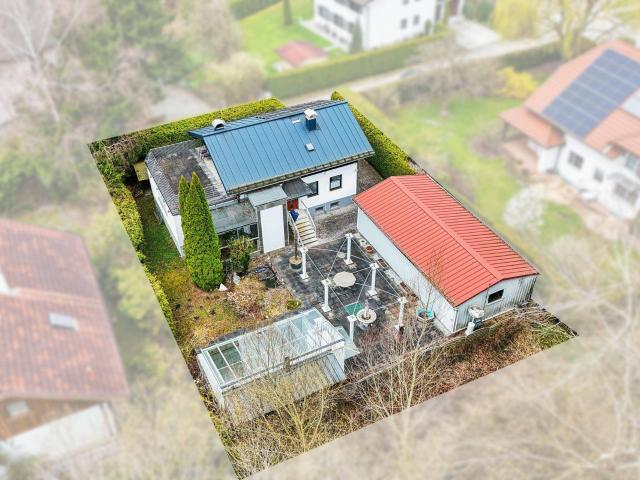 RENOVIERUNGSBEDÜRFTIGES EINFAMILIENHAUS MIT GROSSZÜGIGER TERRASSE UND STELLPLÄTZEN IN BÜRMOOS