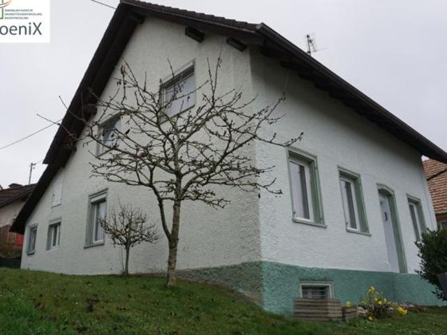 Renovierungsbedürftiges Einfamilienhaus mit Potential