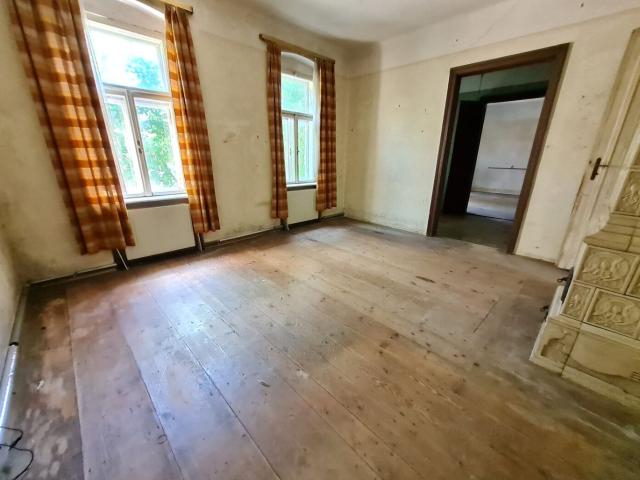 RENOVIERUNGSBEDÜRFTIGES JAHRHUNDERTWENDEHAUS!